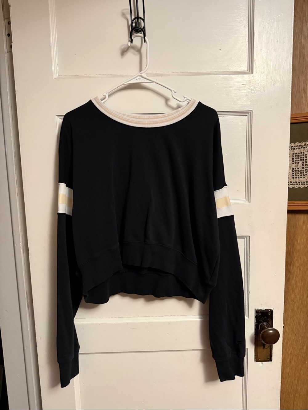 Fabletics black cropped crewneck w/white and cream stripes on arms, Size XL